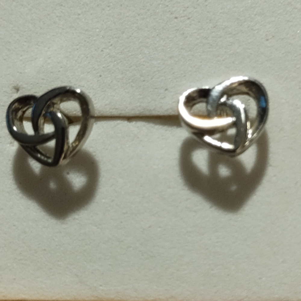 🇺🇸 Clearance 🇺🇸Silver Tone Heart Knot Earrings